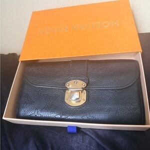 AUTHENTIC Louis Vuitton Clutch